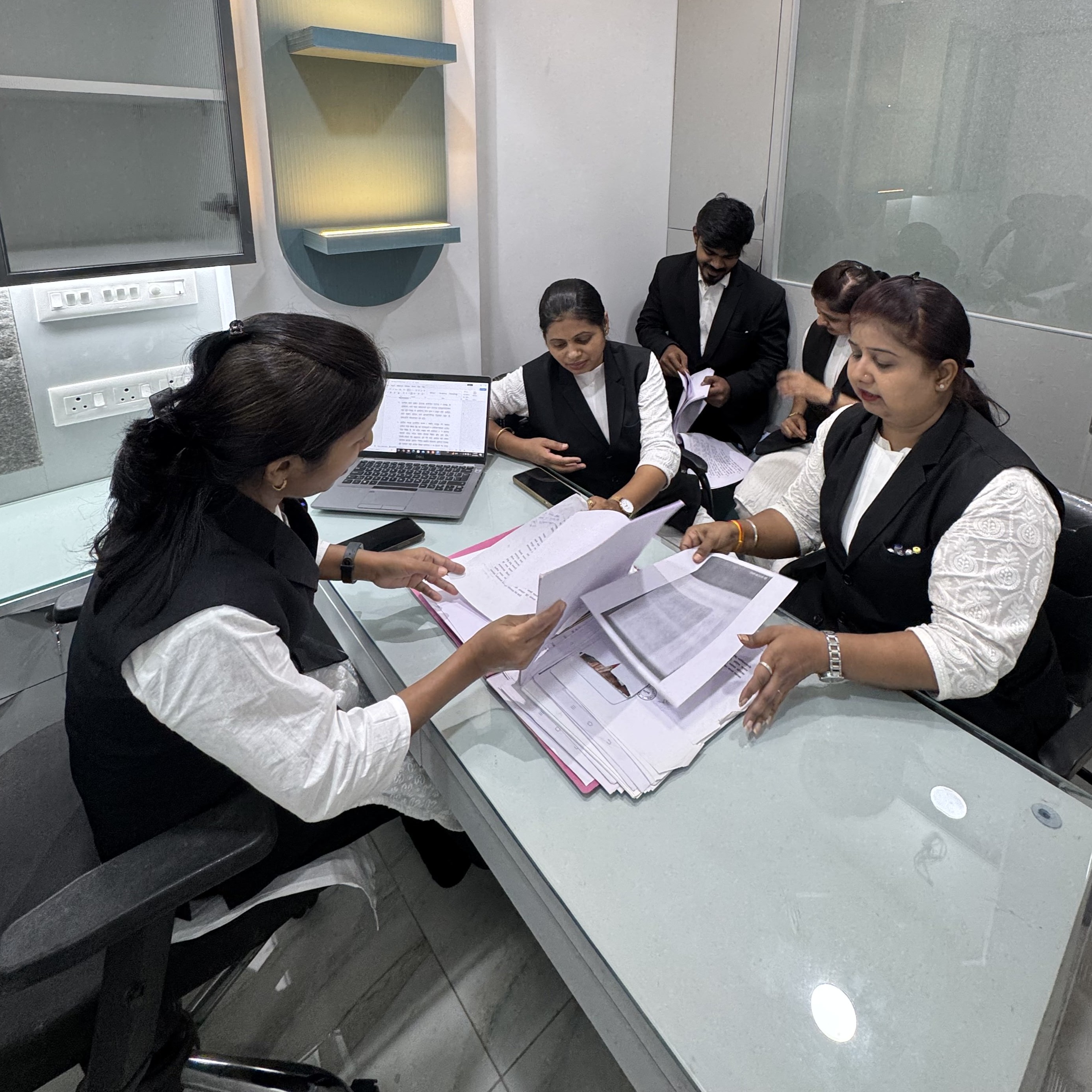 Divorce and family lawyer in Pune consultation
